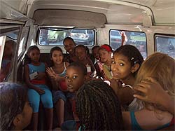 Kinder im Bus, Rio